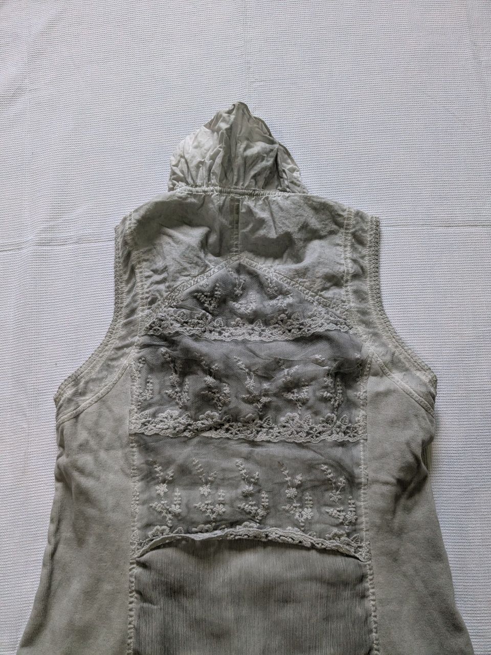 L. Vestă (maiou) dantelă