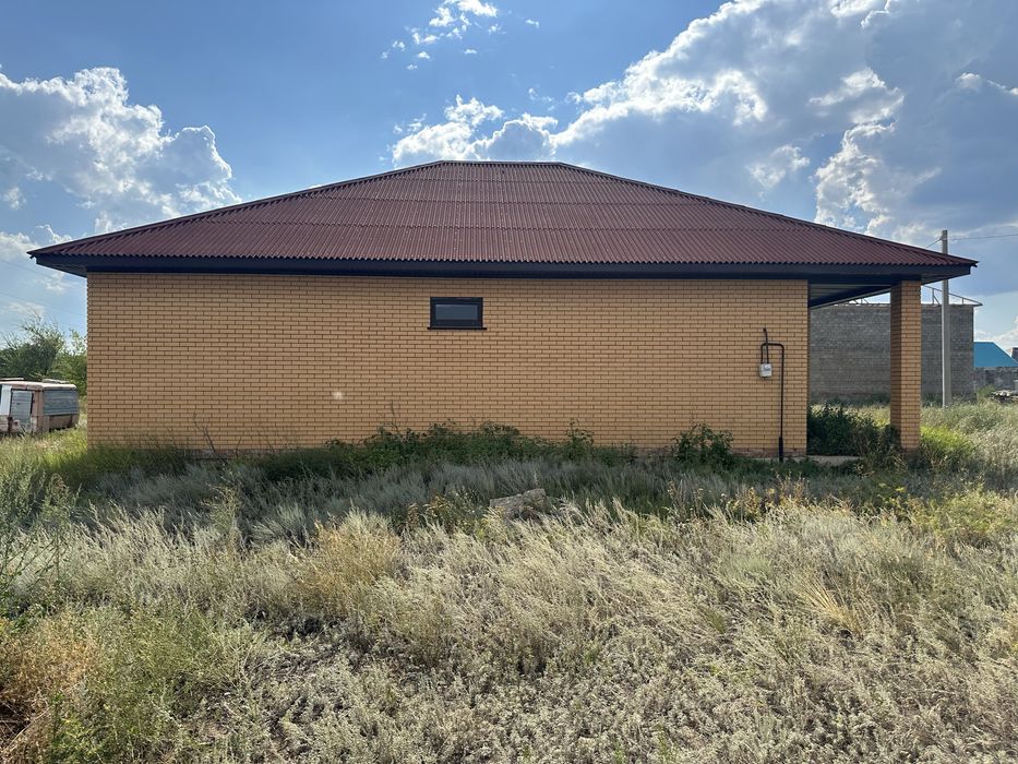 Продаётся дом 12×14 м! Стены: керамзитоблок + облицовочный кирпич.