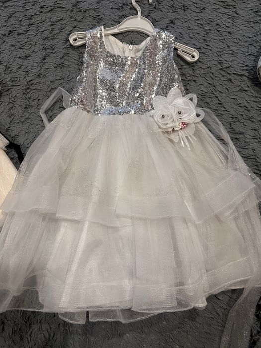 Продам платья для девочки