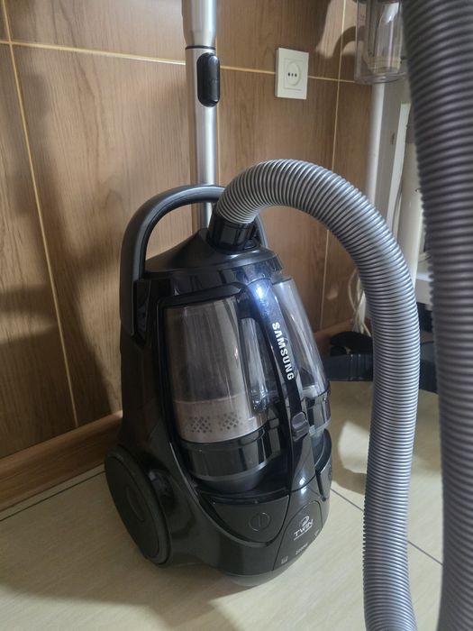 Пылесос б/у хорошего качества