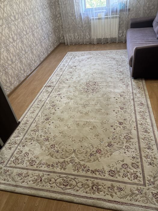 Продам  два натуральных ковра (каждая по 30)