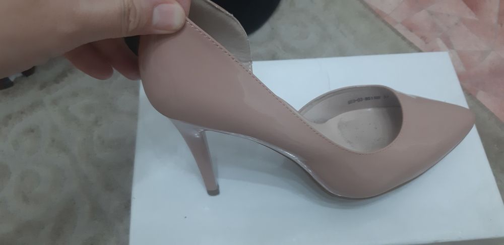 Продам сапоги весенние и туфли.