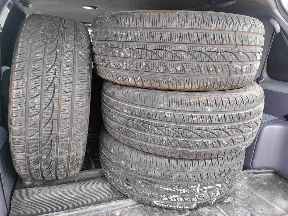 Срочно продам зимние шины 215*55*R17