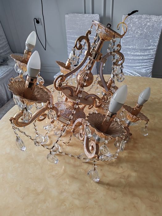 Люстра сатылады.