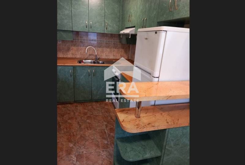 Дава се под наем Тристаен апартамент в Варна, Център - 90 кв.м за 550 € - Снимка #1
