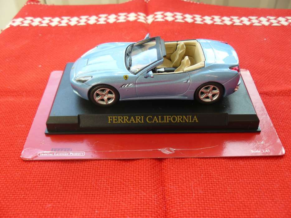 Macheta Auto Cu Licenta "FERRARI CALIFORNIA" Noua, Metalica,Scara 1:43