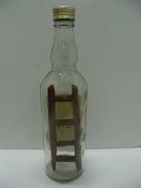 оф.7438 стара стъклена бутилка- с декорация дървена стълбичка