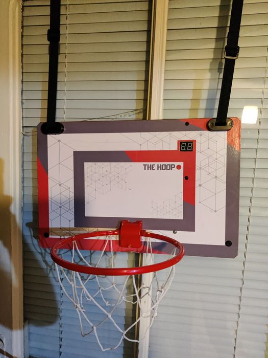 mini set de baschet Smiki, numit "THE HOOP".