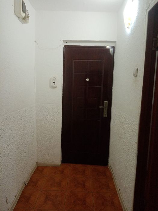 Vand  ap .2 camere,Zona Pod. Rm.Sarat,