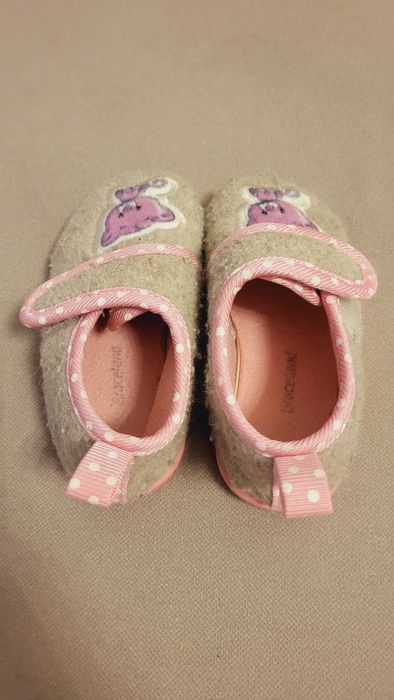 Vand papuci de casă pt fetită
