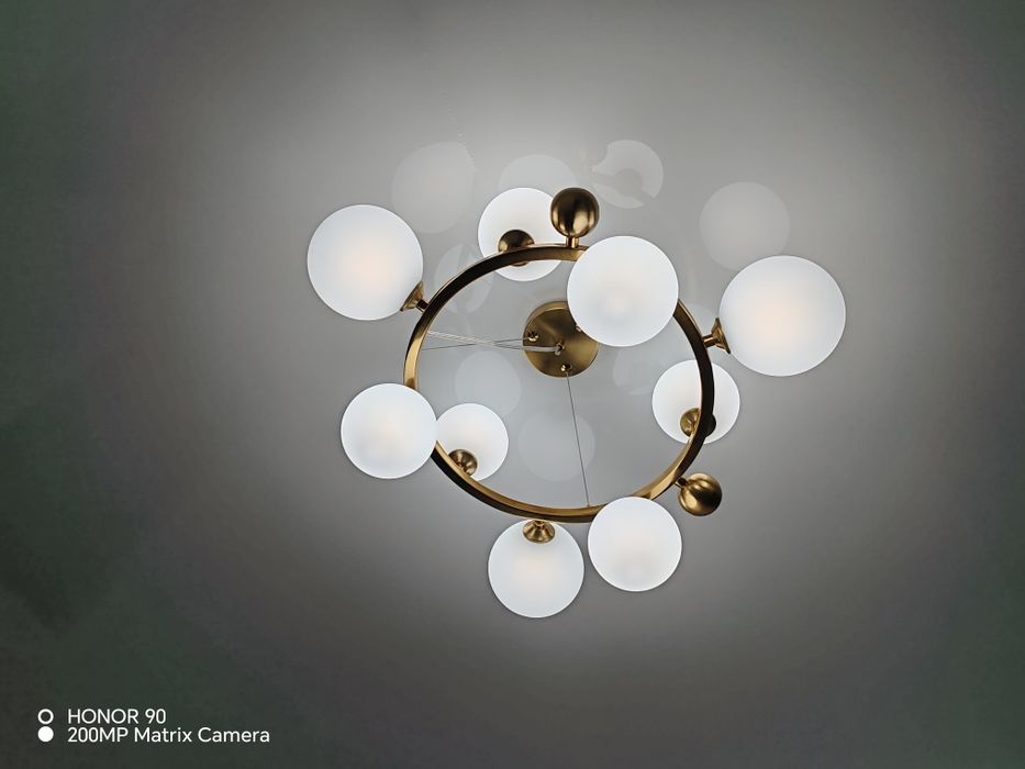 Vând lustra iluminat