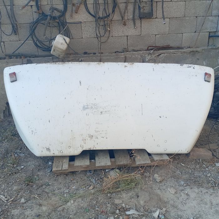 Продам спойлер с ветровиком.