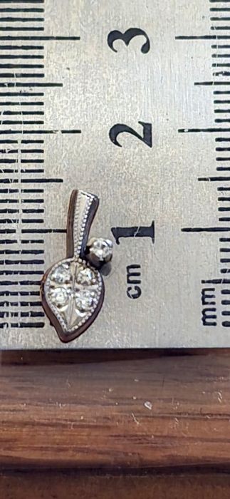 Золотой кулон с бриллиантами