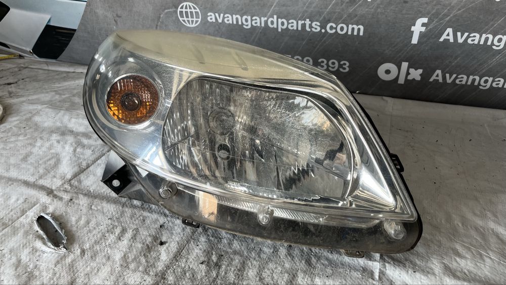 Ляв и десен фар Dacia Sandero 2008