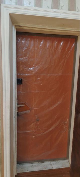 Срочно продаю железную дверь