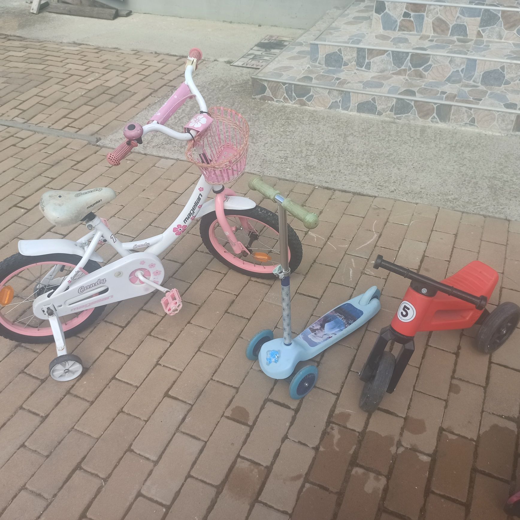 Bicicleta căsuța și alte jucarii