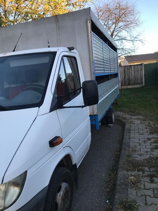 Vând autoutilitara Mercedes Sprinter 413