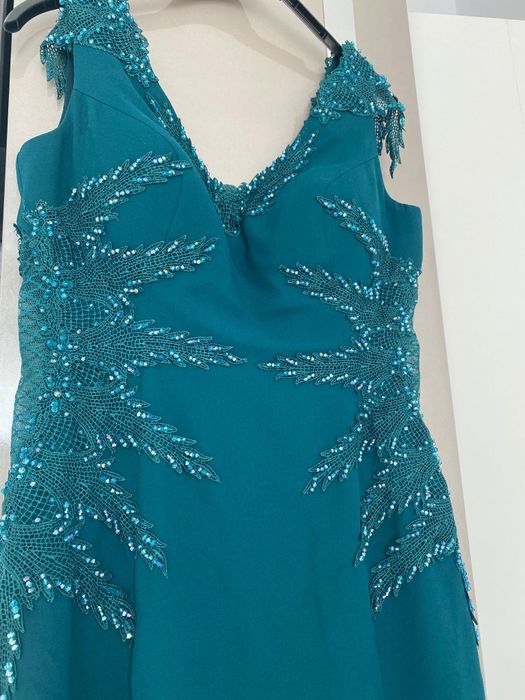 Официална рокля .