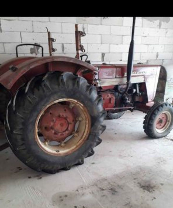 Tractor MC CORMIK International 624