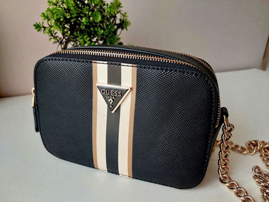 Оригинална чанта Guess!