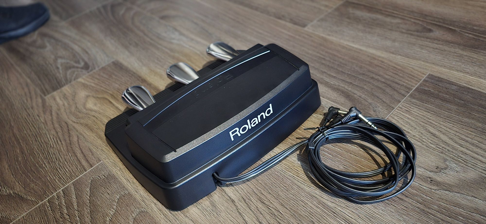 Pedala Roland RPU-3 - pedala clape, orga, pian electric.