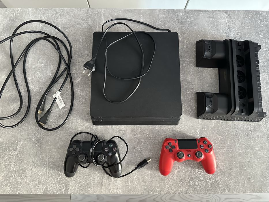 Playstation 4 + accesorii