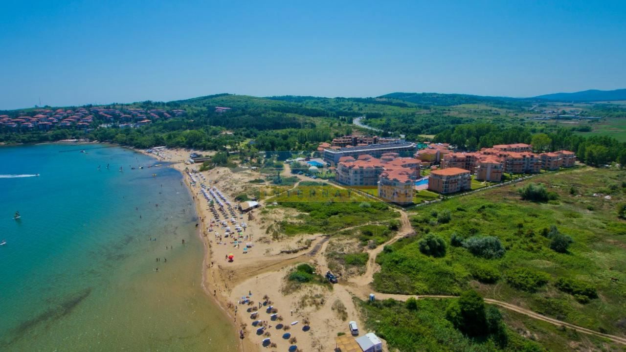 Двустаен в к-с на първа линия море