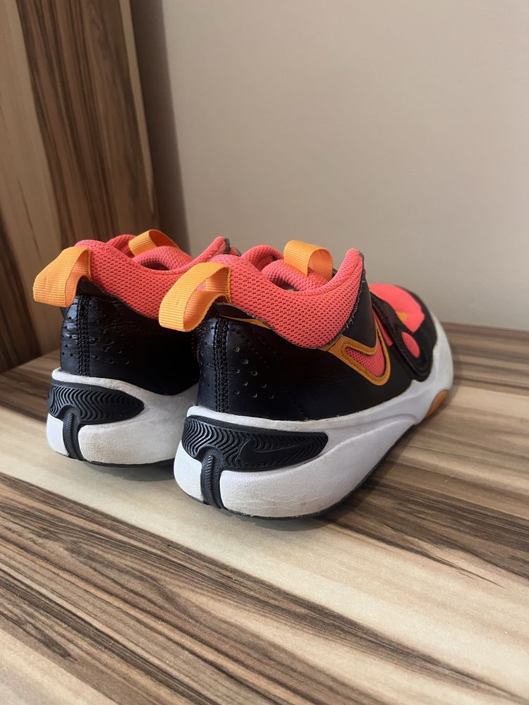 NIKE TEAM HUSTLE D 11 GS Basketball Shoes
