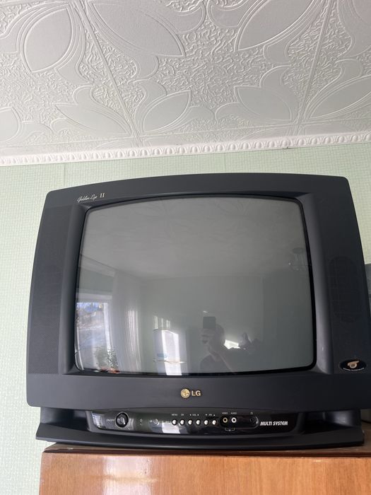 Телевизор рабочий,dvd,можно на запчасти