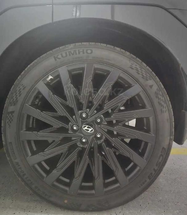 Продам диски и шины на Hyundai Santa Fe MX5