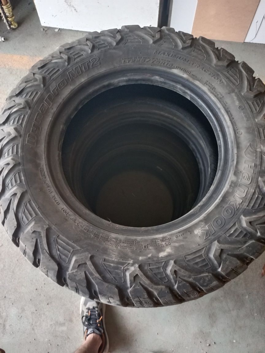Грязевые шины, в отличном состояние. R 16 225/75