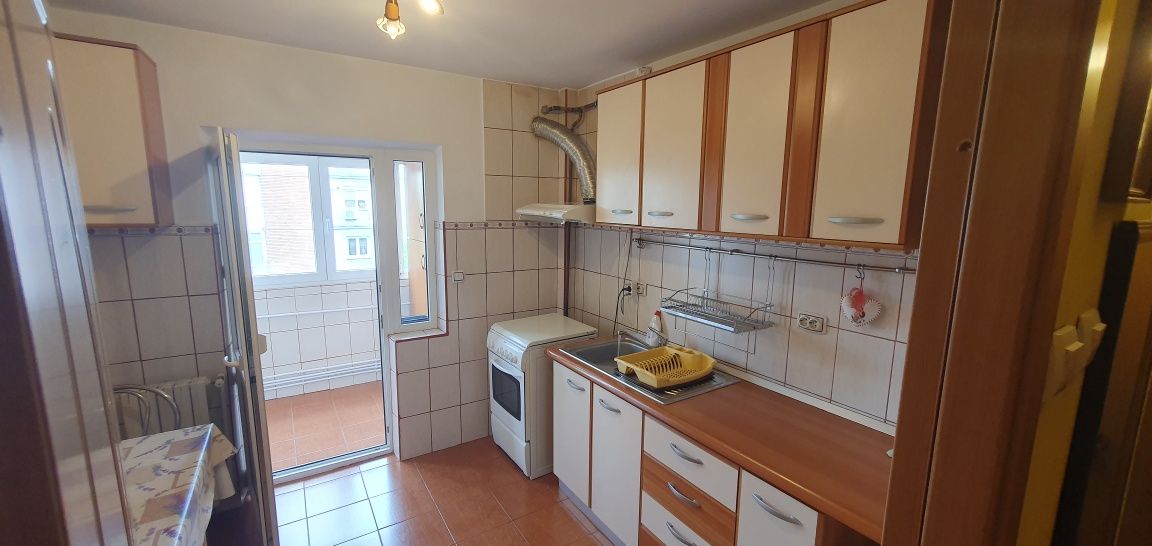 Închiriez apartament 2 camere decomandat