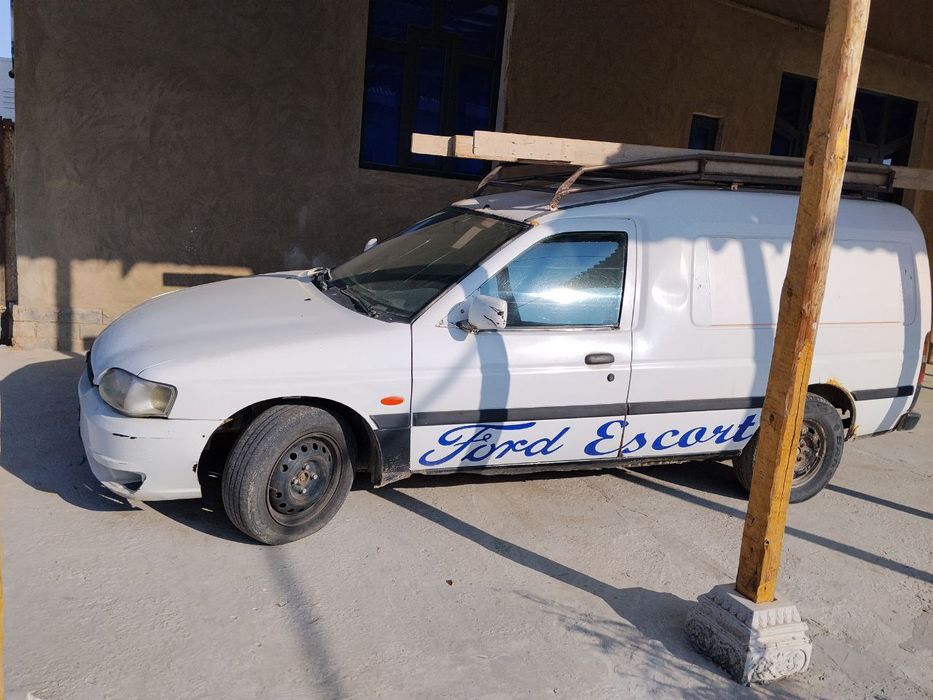 Ford eskord yurib furibdi