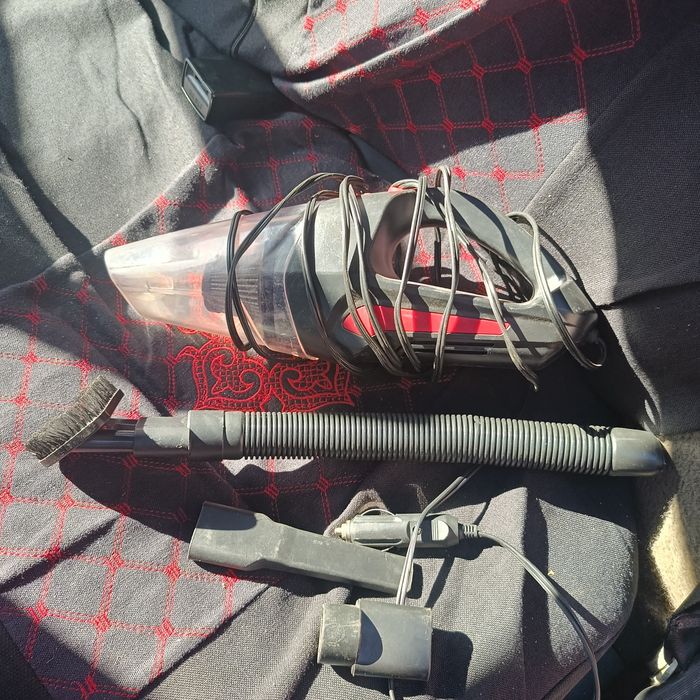 Пылесос автомобильный.