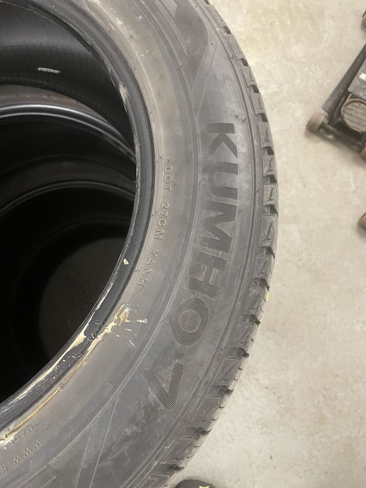 235/60/18Kumho..