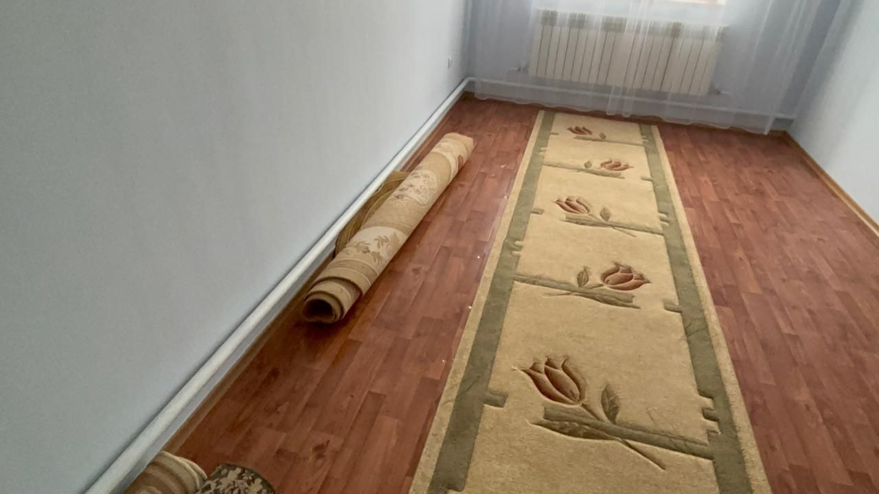 Сатылымда кілемдер бар.