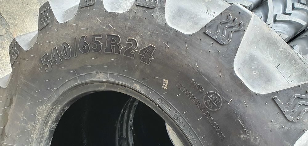 Cauciucuri noi de la BKT 540/65R24 noi pentru Incarcator Frontal 6QZX