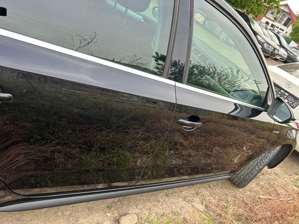 Ușă stânga spate Volkswagen Jetta 2014 (prezintă un mic defect )