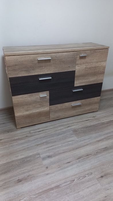 Комод 124.9/41.3/95.9 cm
КОМОД СКАЙВ С 2 ВРАТИ И 4 ЧЕКМЕДЖЕТА 124.9/41