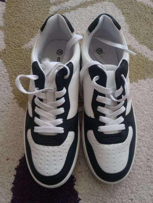 Adidasi băieți marimea 38