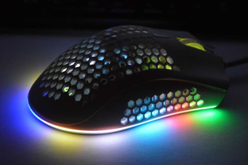 Mouse gaming GEAR4U model G4U alb RGB 7200 DPI