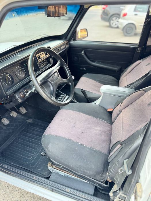 Lada Vaz 2107 oq rangda 2006 yil ishlab chiqarilgan metan gaz 90 litr