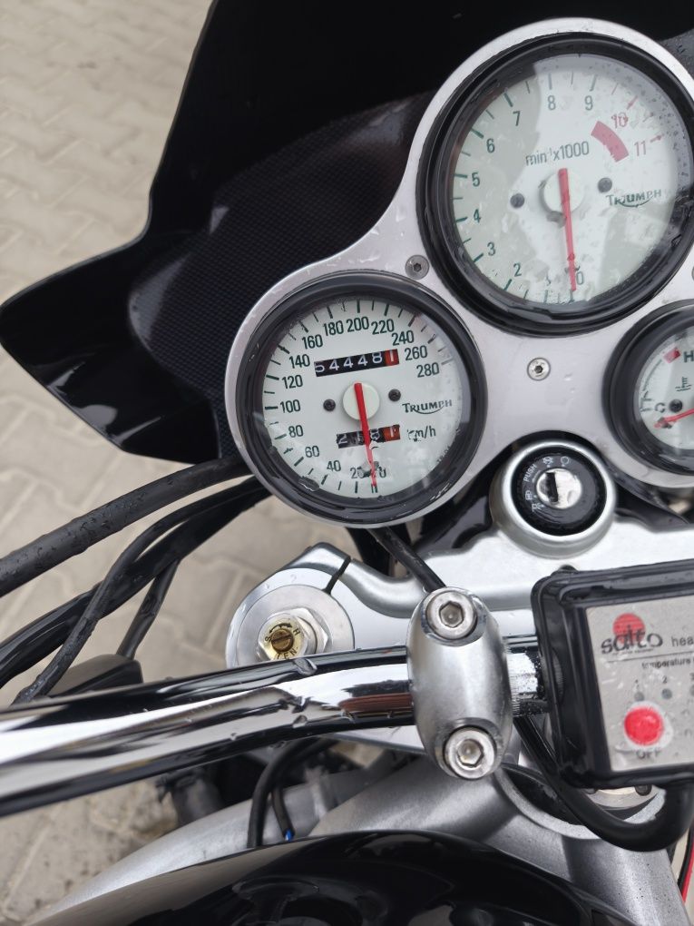 Triumph speed triple