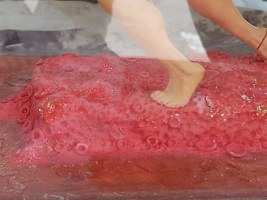 Figurina de colecție în stativ