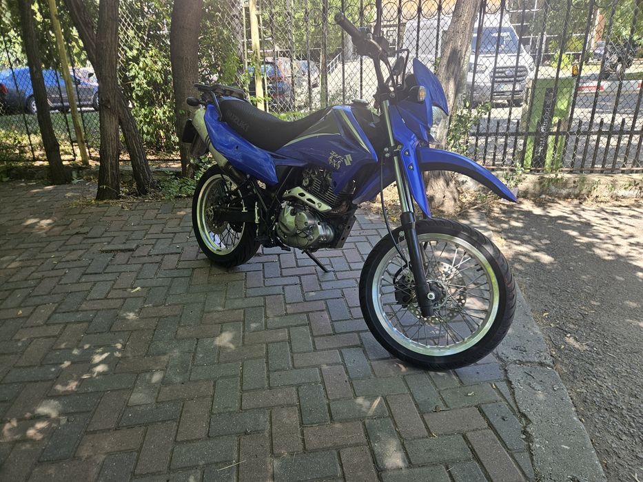 Suzuki DR 125 SM