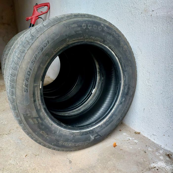 Зимни Гуми SUV 215/65/16