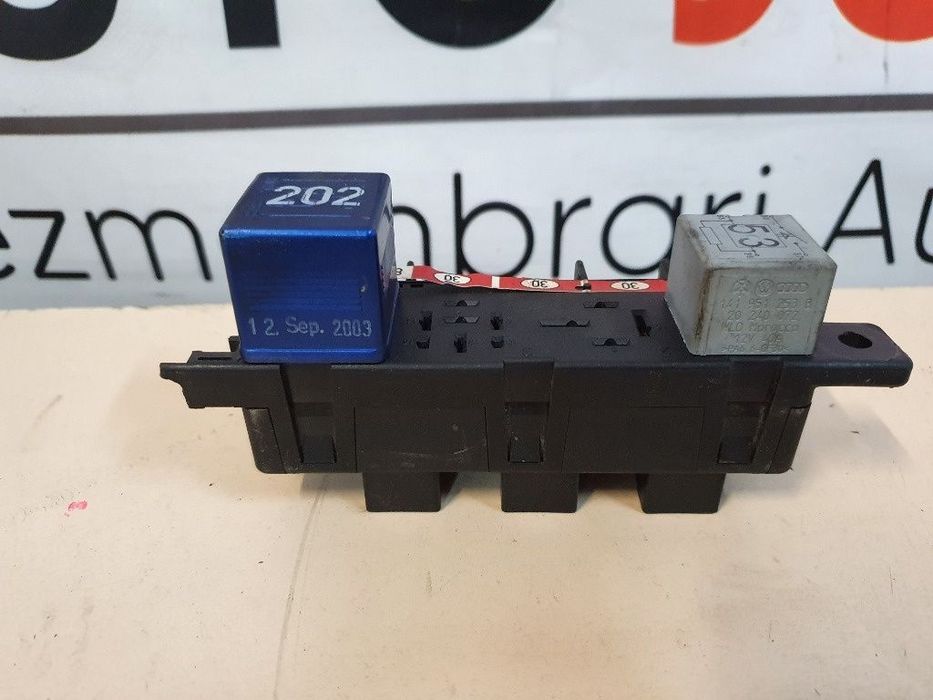 Bloc relee VOLKSWAGEN GOLF IV 1J1 1997 - 2007 1.6 16V ATN, AUS, AZD, BCB 8L0941822A