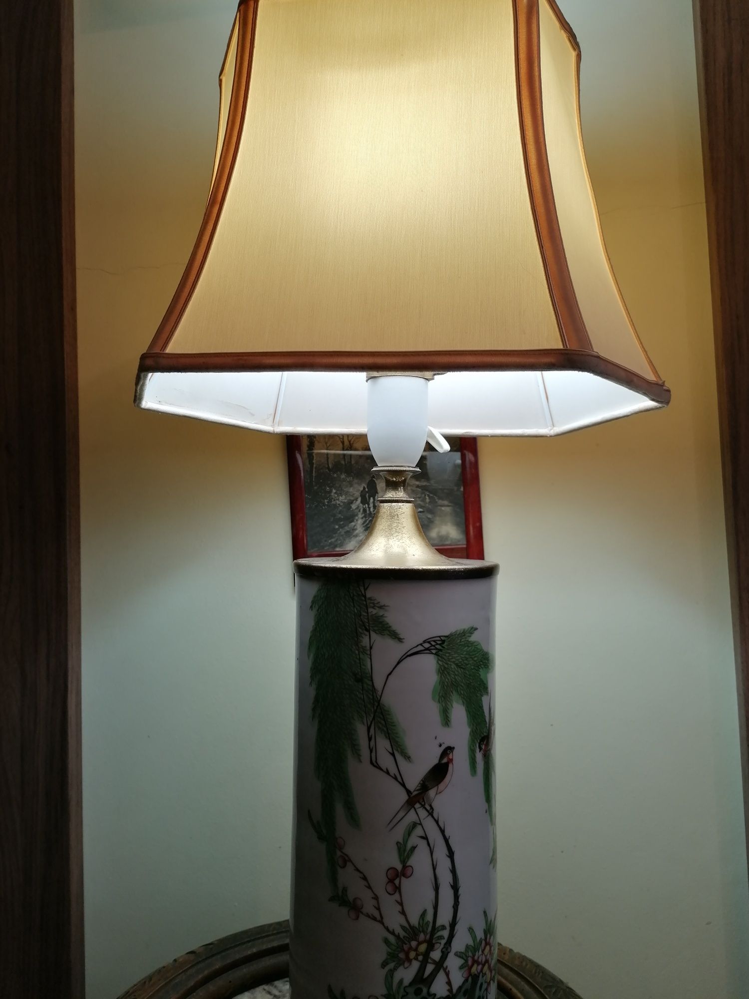 Lampa japoneza portelan, alama