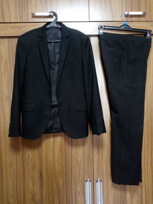 Черный пиджак и брюки для мальчика подростка 15-17 лет(примерно)