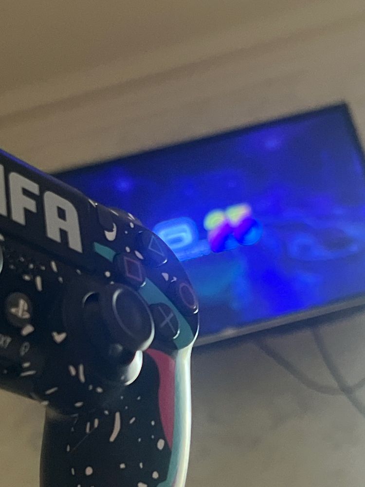 Ps4 pro 1tb 8ta oyini bilan